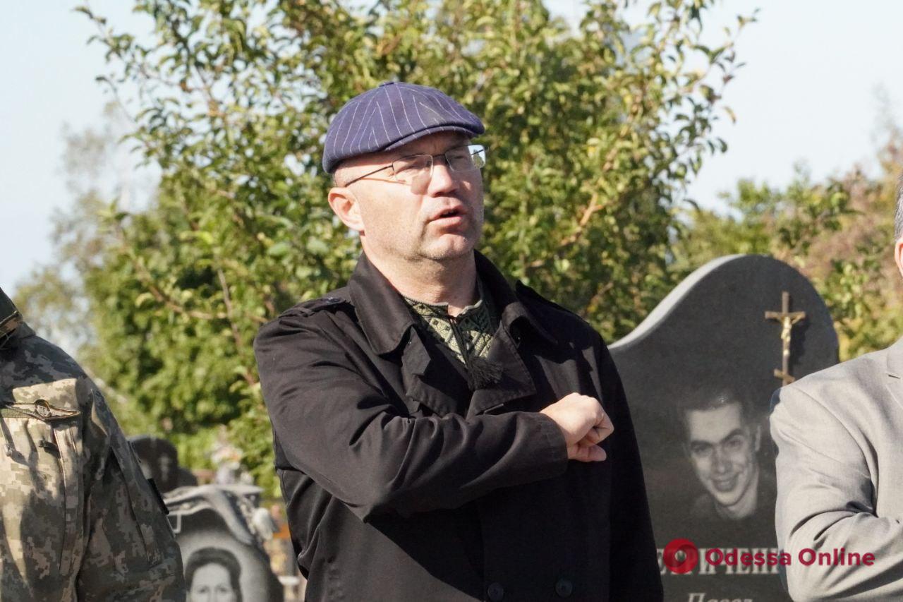 На одеському цвинтарі біля могил захисників України встановили Козацький хрест