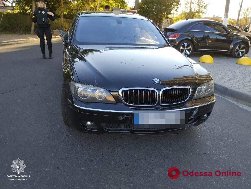 В Одессе пьяный мужчина на BMW пытался скрыться от полиции и попал в ДТП