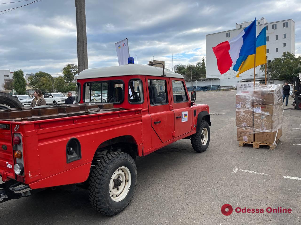 Посол Франции в Украине передал Одессе гуманитарную помощь (фото, видео)