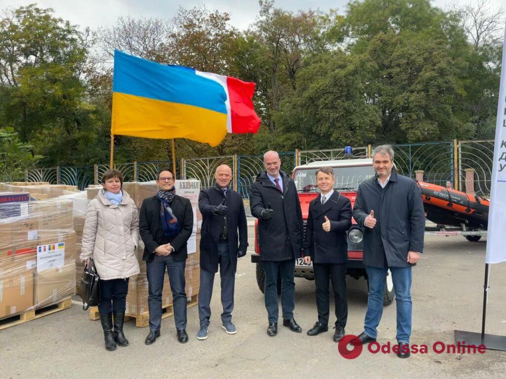 Посол Франции в Украине передал Одессе гуманитарную помощь (фото, видео)