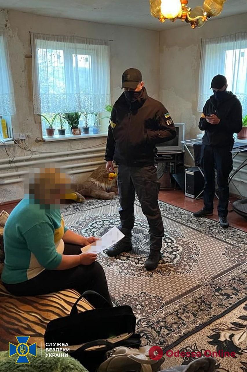 На Харківщині затримали колаборантку, яка передала окупантам 2 млн грн, вкрадених в “Укрпошти”