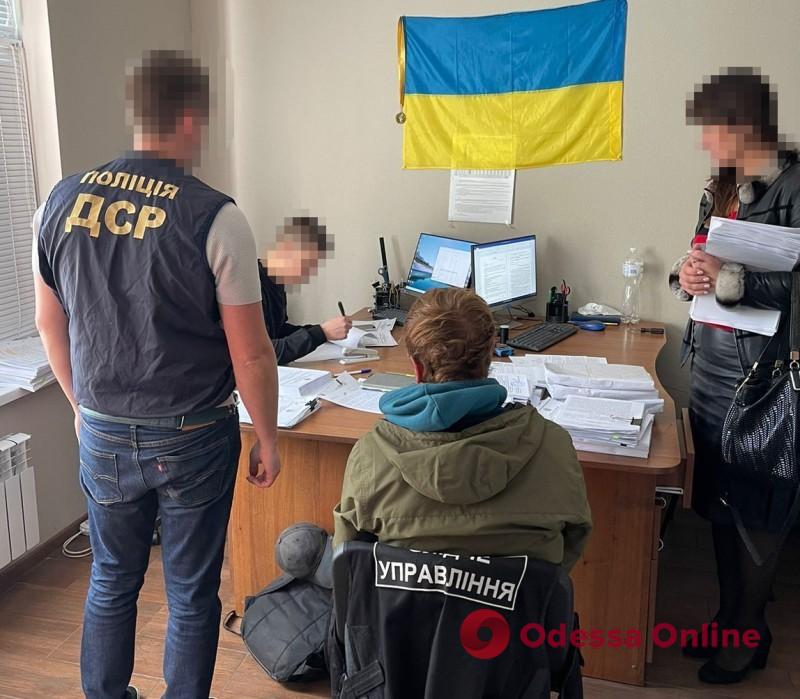 Завладел землей в центре Одессы: полицейские сообщили о подозрении директору предприятия