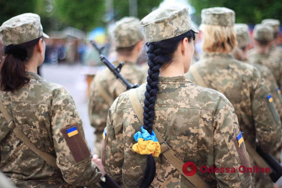 Добровольный военный учет для женщин: Верховная Рада приняла закон