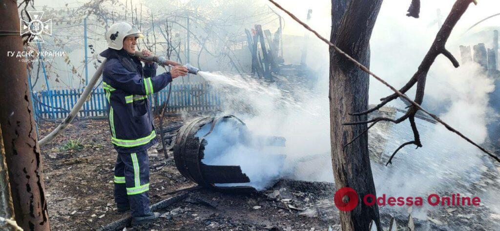 В Белгород-Днестровском районе дотла сгорело хозяйственное помещение (фото, видео)