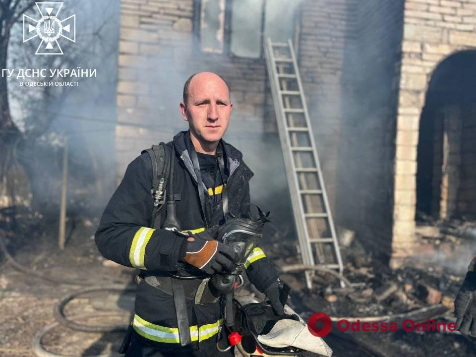 На Одещині згорів житловий двоповерховий будинок