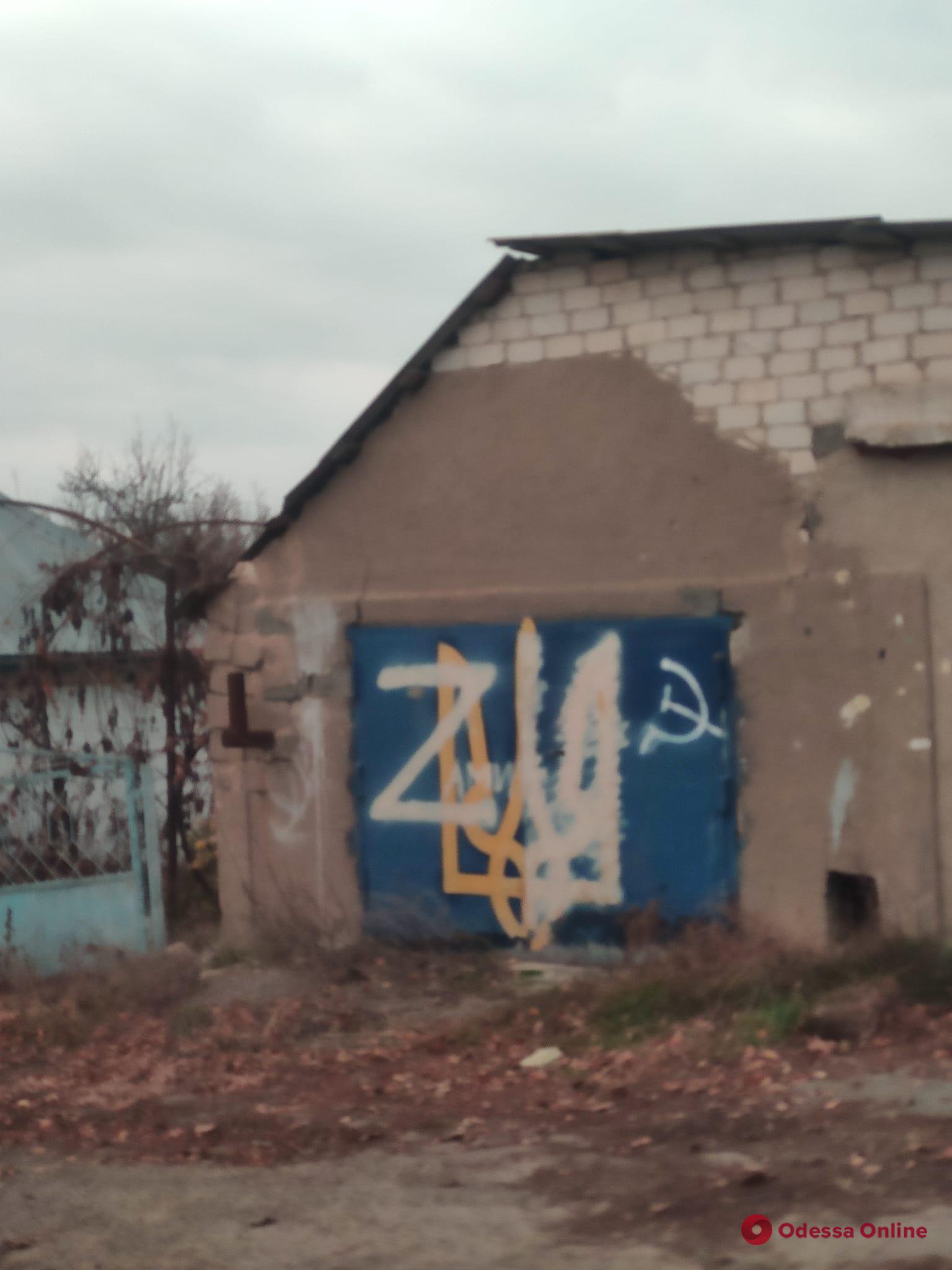 Гори сміття та “наскельний живопис” від рашистів: хроніки звільнених територій Херсонщини (фото)