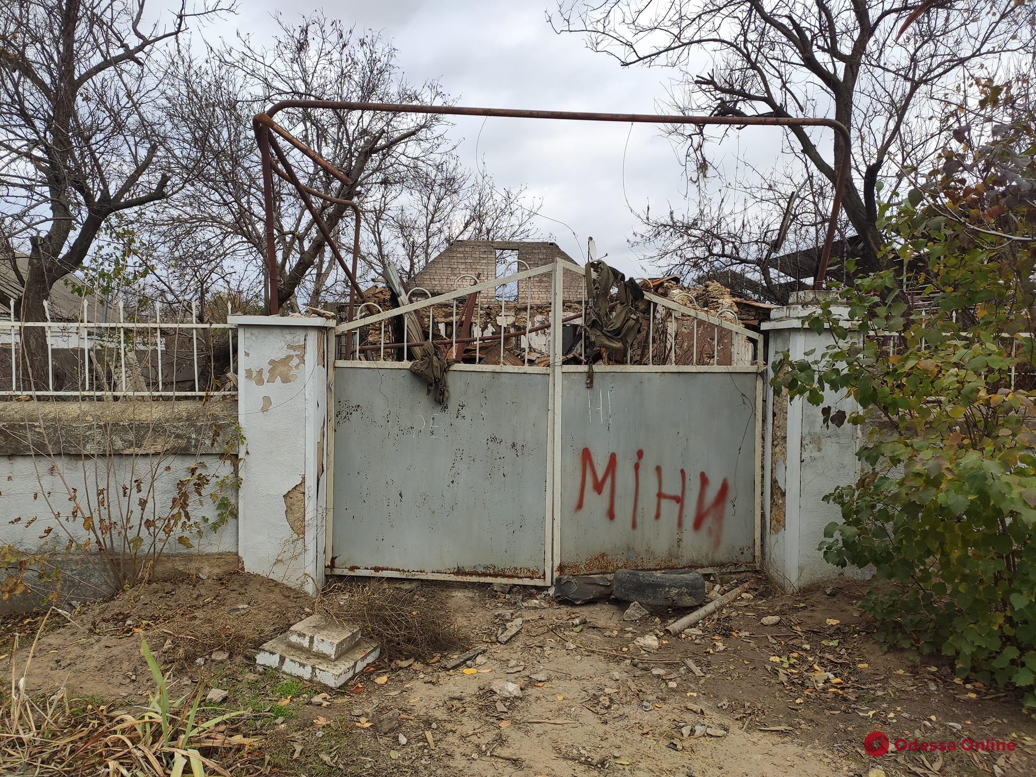 Горы мусора и «наскальная живопись» от рашистов: хроники освобожденных территорий Херсонской области (фото)