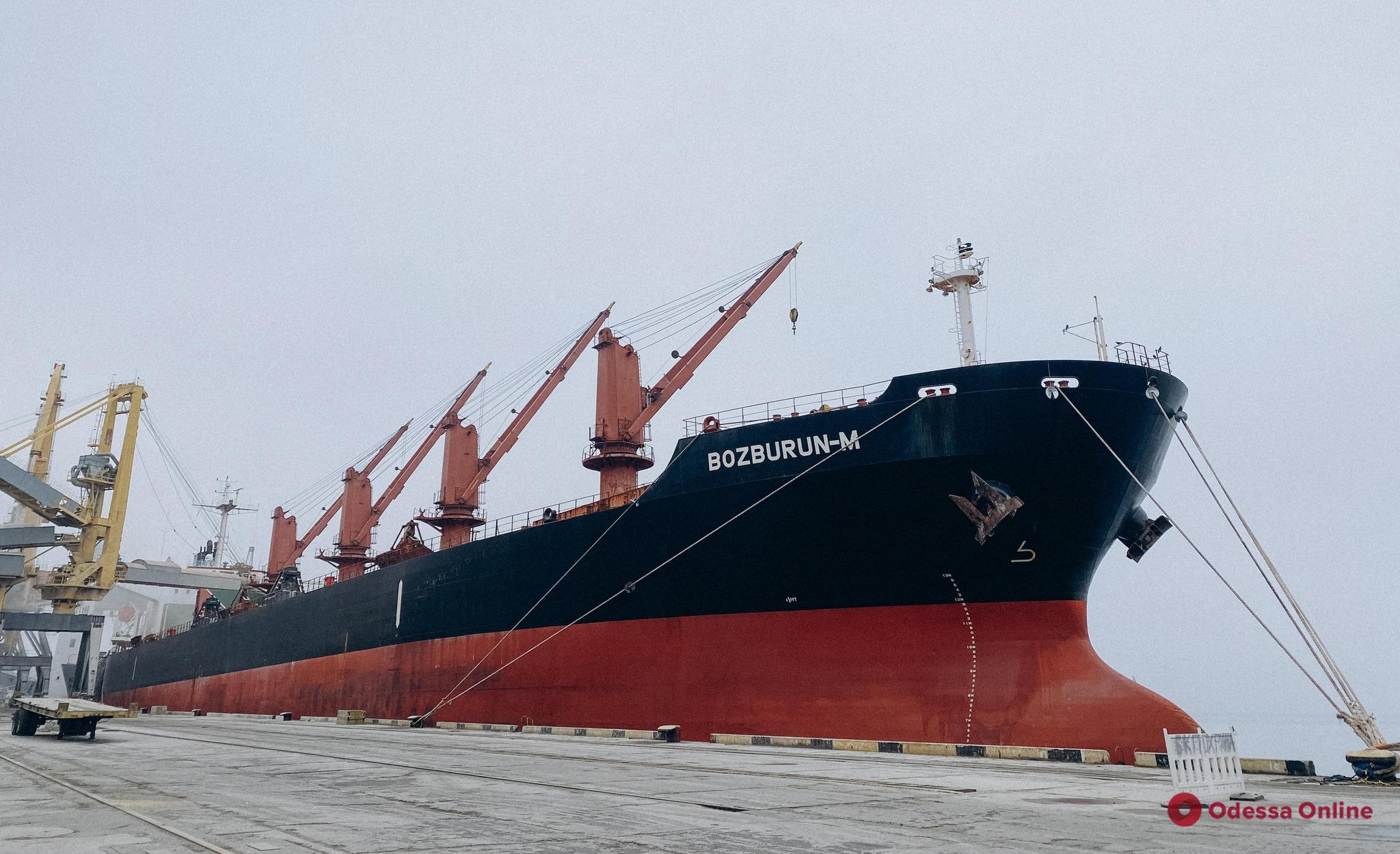«Зернова ініціатива»: за два дні з портів Великої Одеси вийшли дев’ять суден