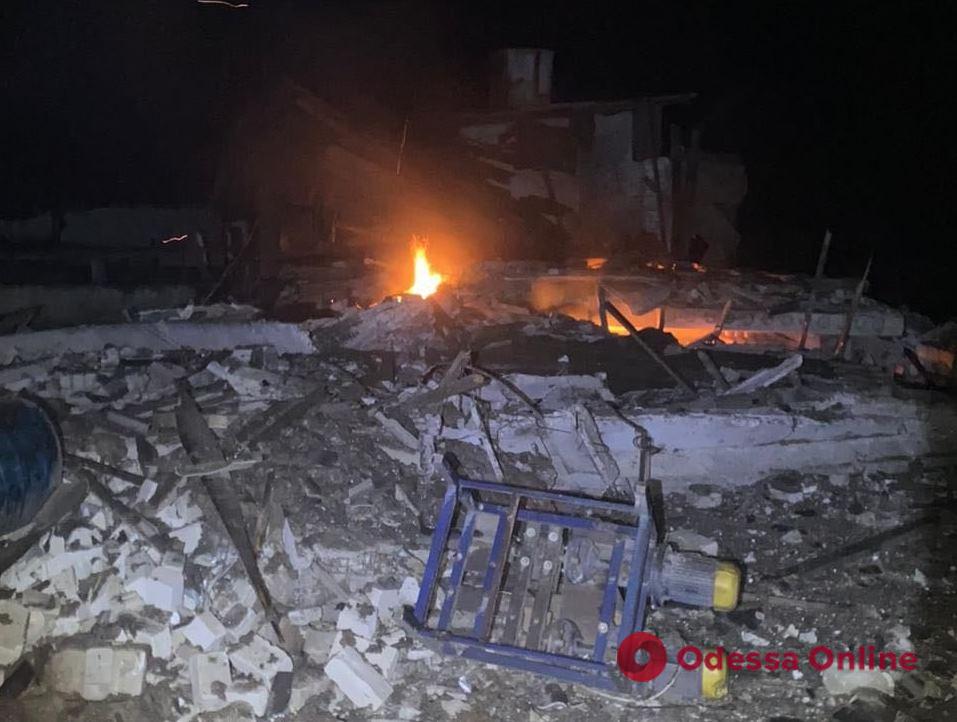 Оккупанты ночью ударили ракетами по пригороду Запорожья (фото)