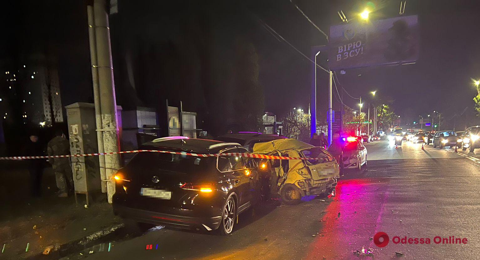 Один из водителей двигался по закрытой реверсивной полосе: в полиции рассказали подробности смертельного ДТП на Николаевской дороге