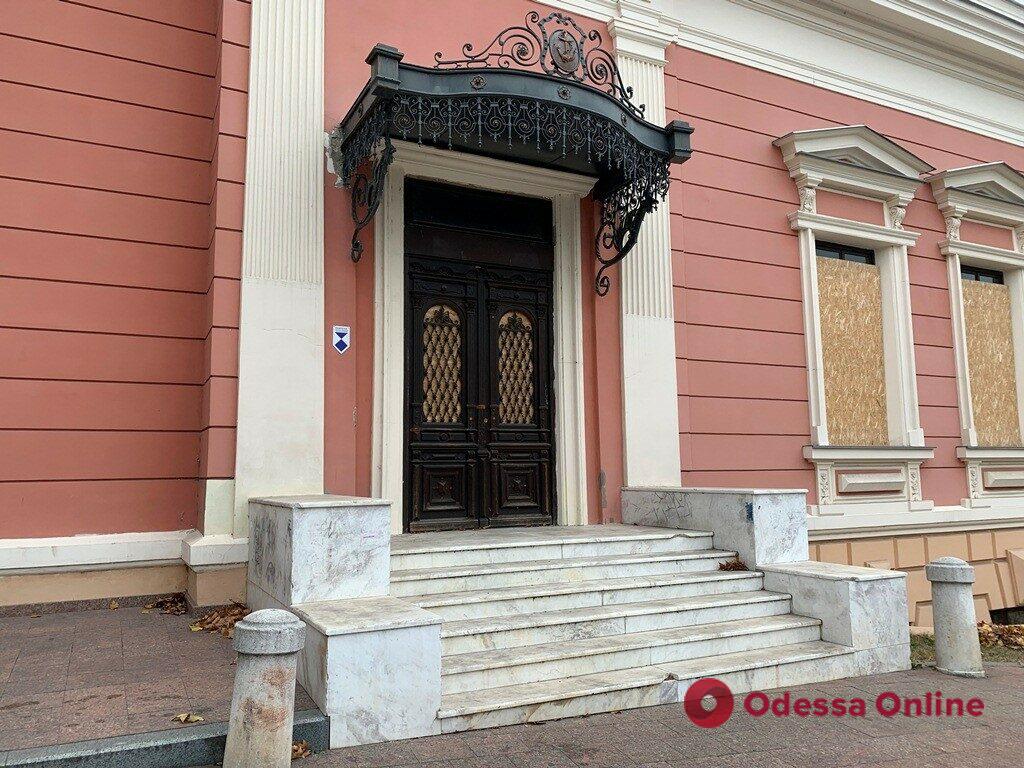 На одесских памятниках архитектуры устанавливают «Голубой щит»