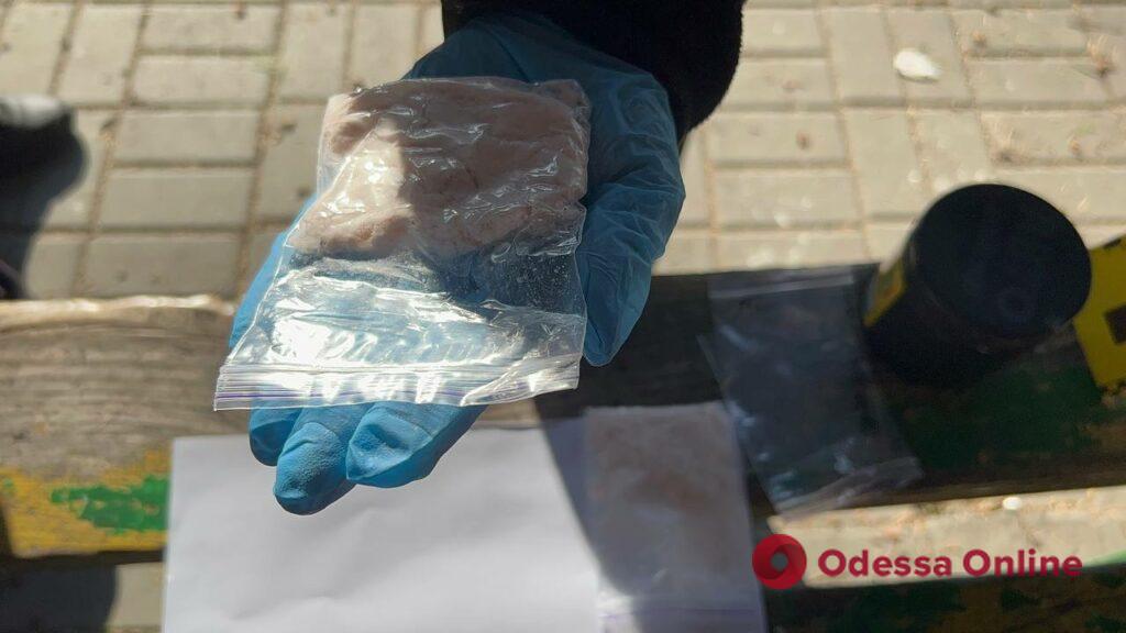 В Одесі затримали чоловіка, який намагався поштою відправити наркотики