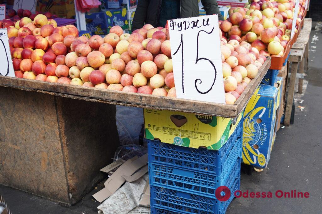 Апельсини, редис та свинина: суботні ціни на одеському “Привозі”
