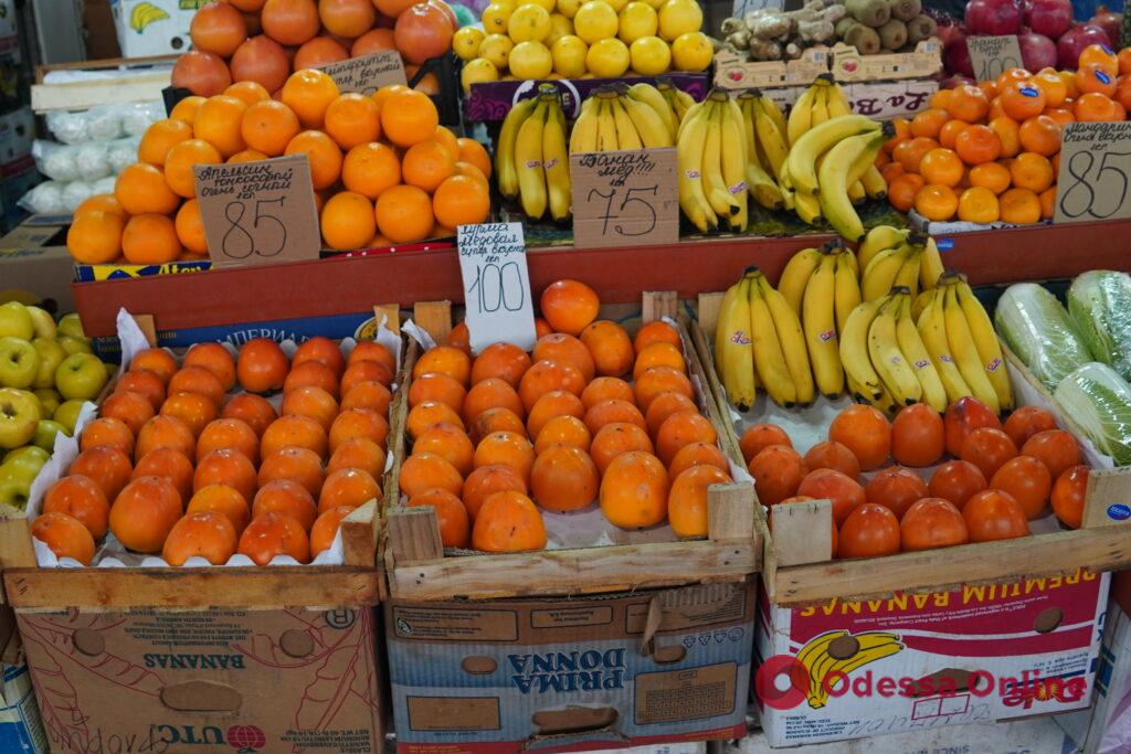 Апельсины, редис и свинина: субботние цены на одесском «Привозе»