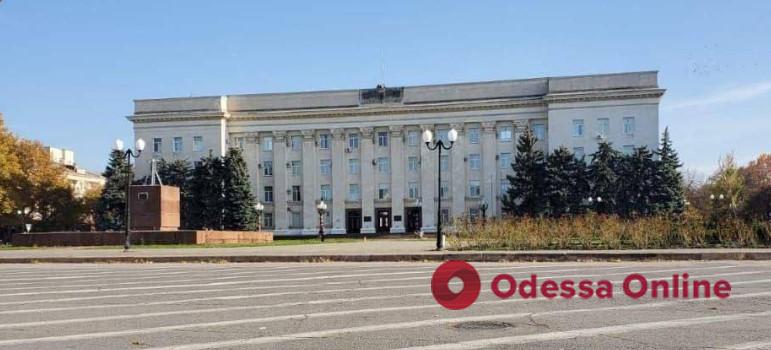 Может быть провокация: Силы обороны объяснили причину исчезновения российского флага со здания Херсонской ОГА