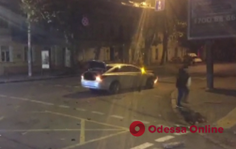 В центре Одессы столкнулись Hyundai и Geely – пострадавший