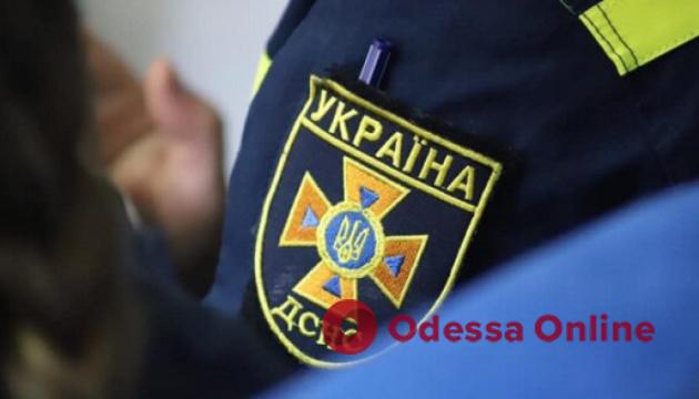 Одесские спасатели помогли мужчине, который упал в яму