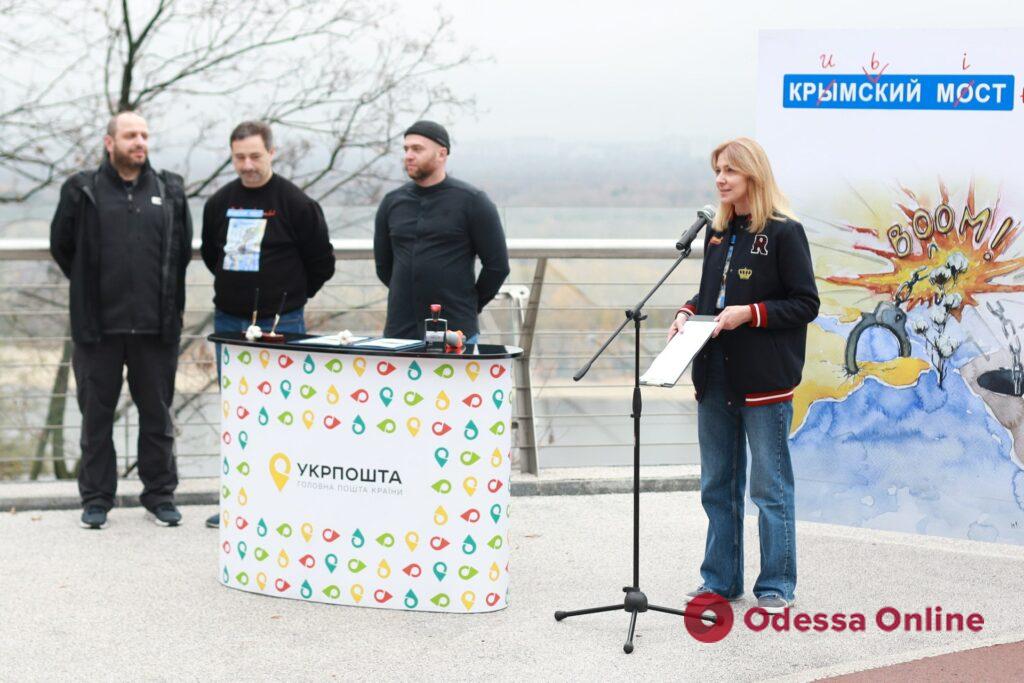 Укрпошта випустила нову марку зі зруйнованим кримським мостом