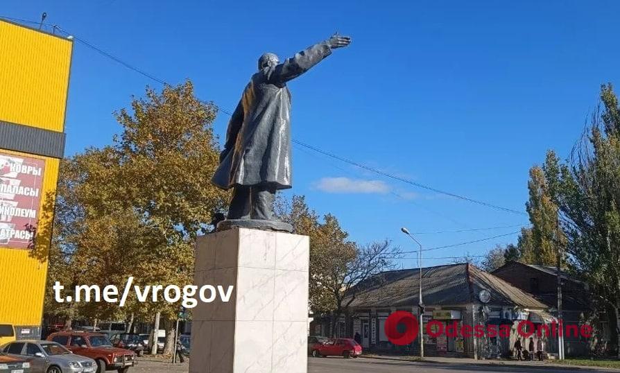 Оккупанты установили памятник Ленину в Мелитополе