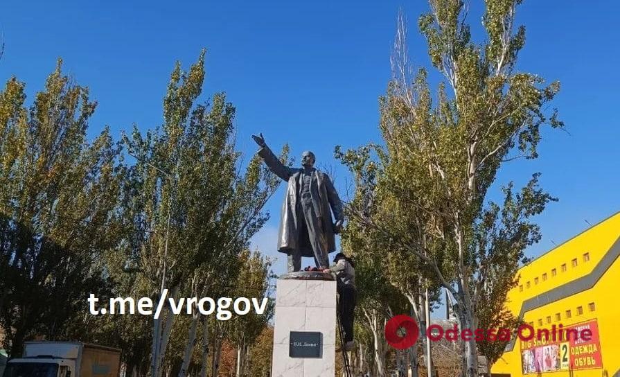 Оккупанты установили памятник Ленину в Мелитополе