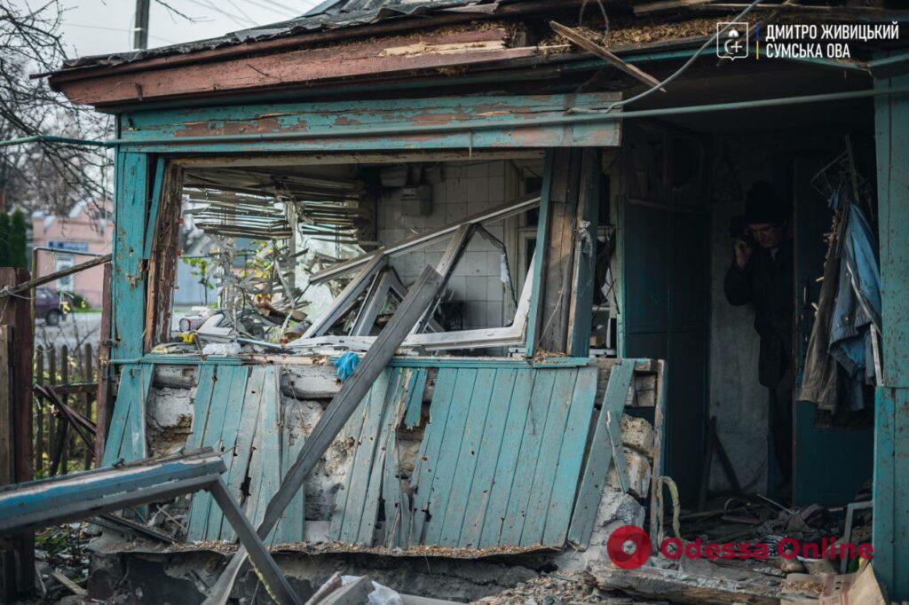 Оккупанты обстреляли Сумщину: есть погибшая и раненая, повреждена инфраструктура (фото)
