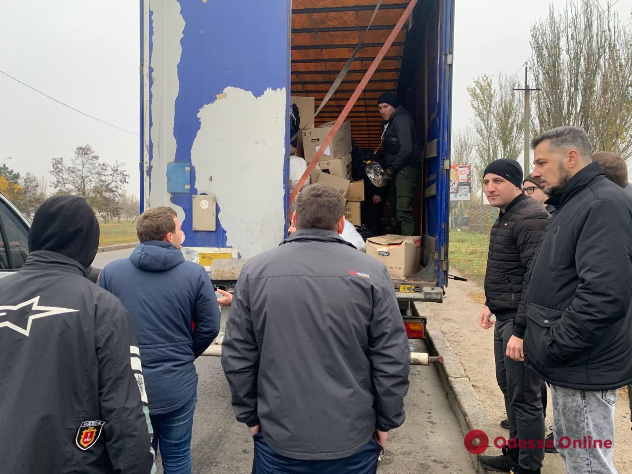 Сім місяців спраги: одеські волонтери продовжують забезпечувати миколаївців питною водою (фото, відео)