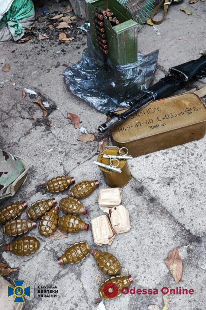 В освобожденных районах Николаевской области обнаружили более 100 мин, которые враг прятал в школах