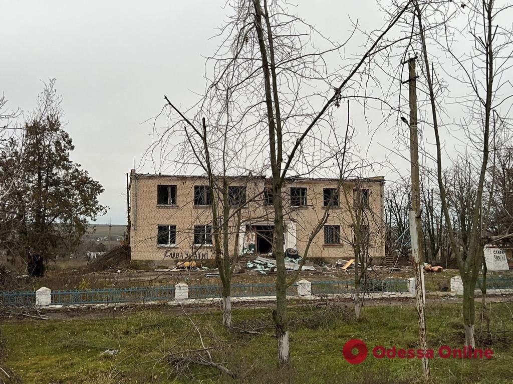 Хроники освобожденных территорий: разрушенный, но не сломленный Бериславский район (фото, видео)
