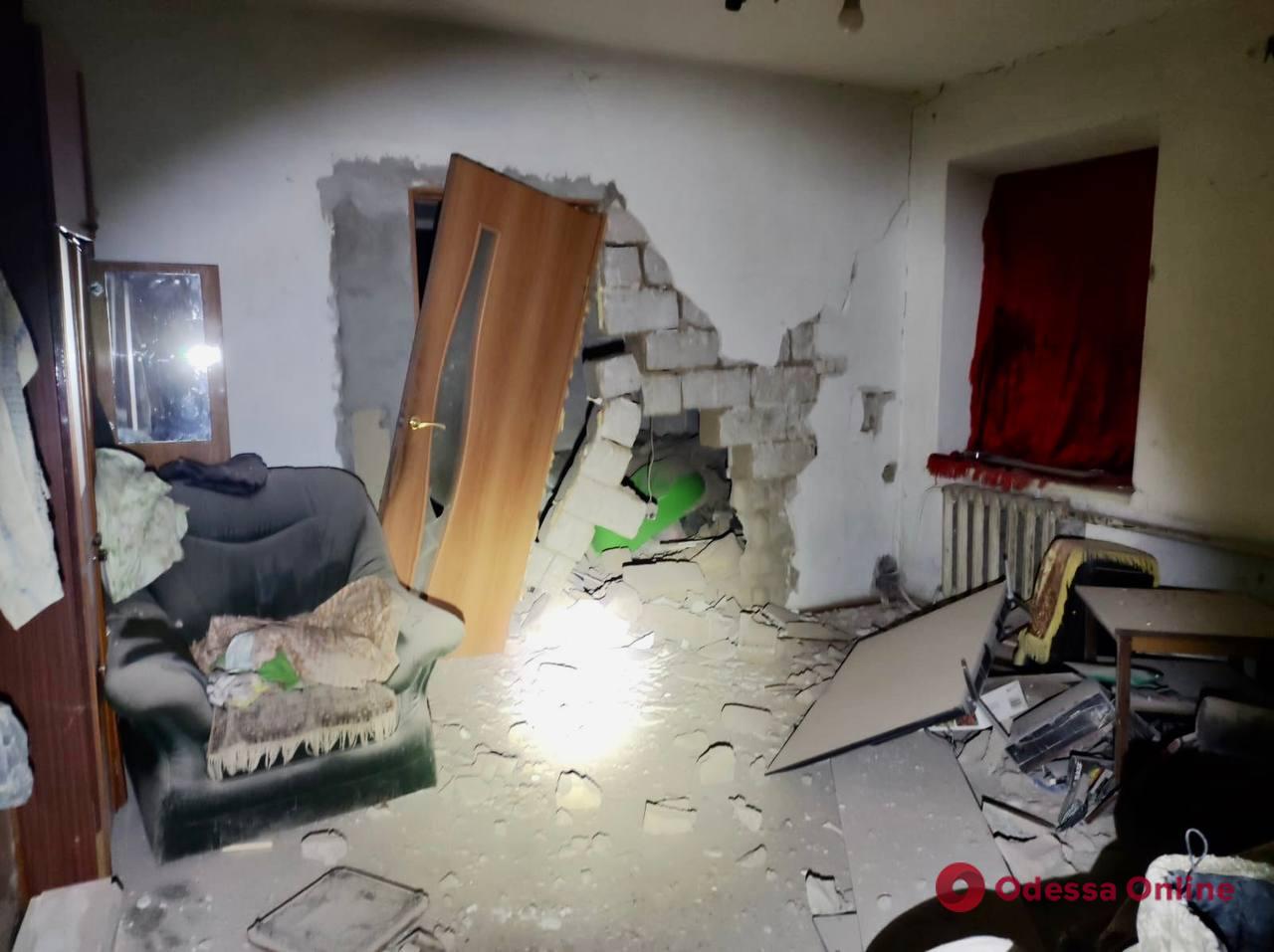 Російські окупанти із “Градів” і важкої артилерії обстріляли Нікопольщину: є поранені