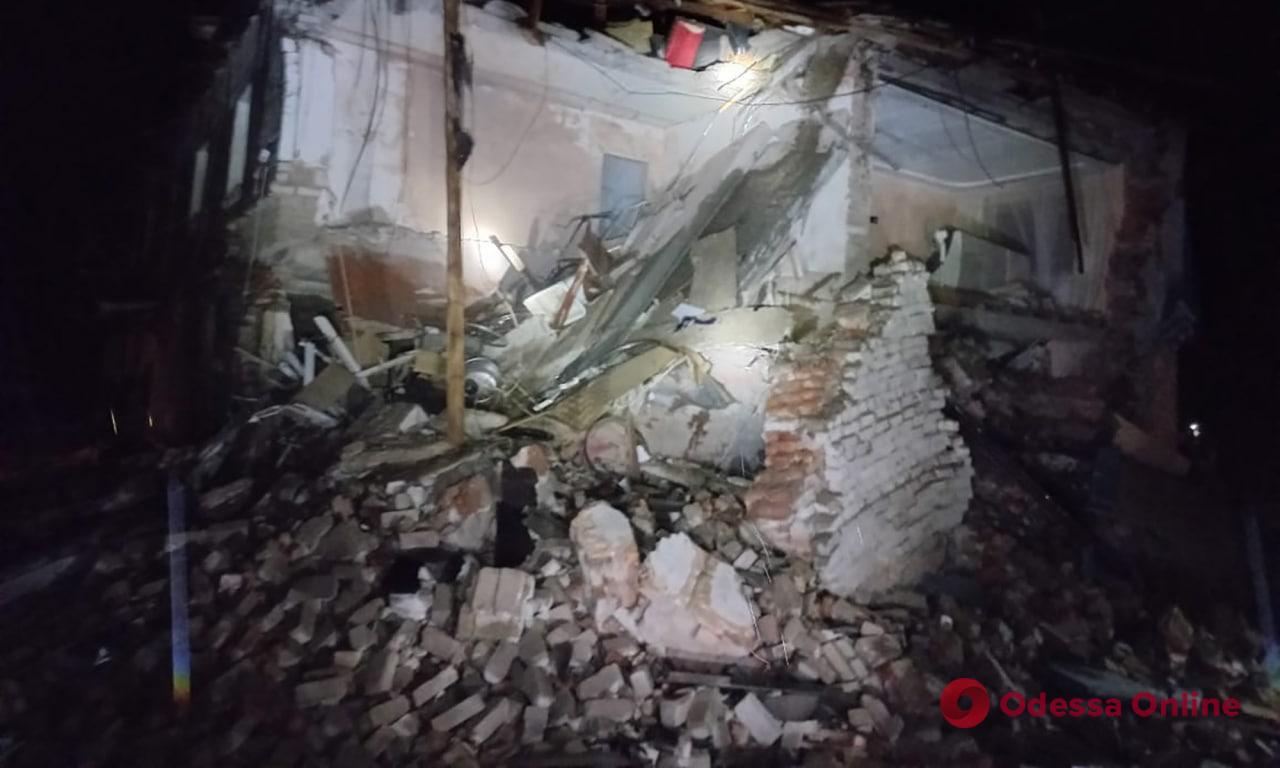 Російські окупанти вдарили по житловому будинку на Харківщині: є загиблі та поранені