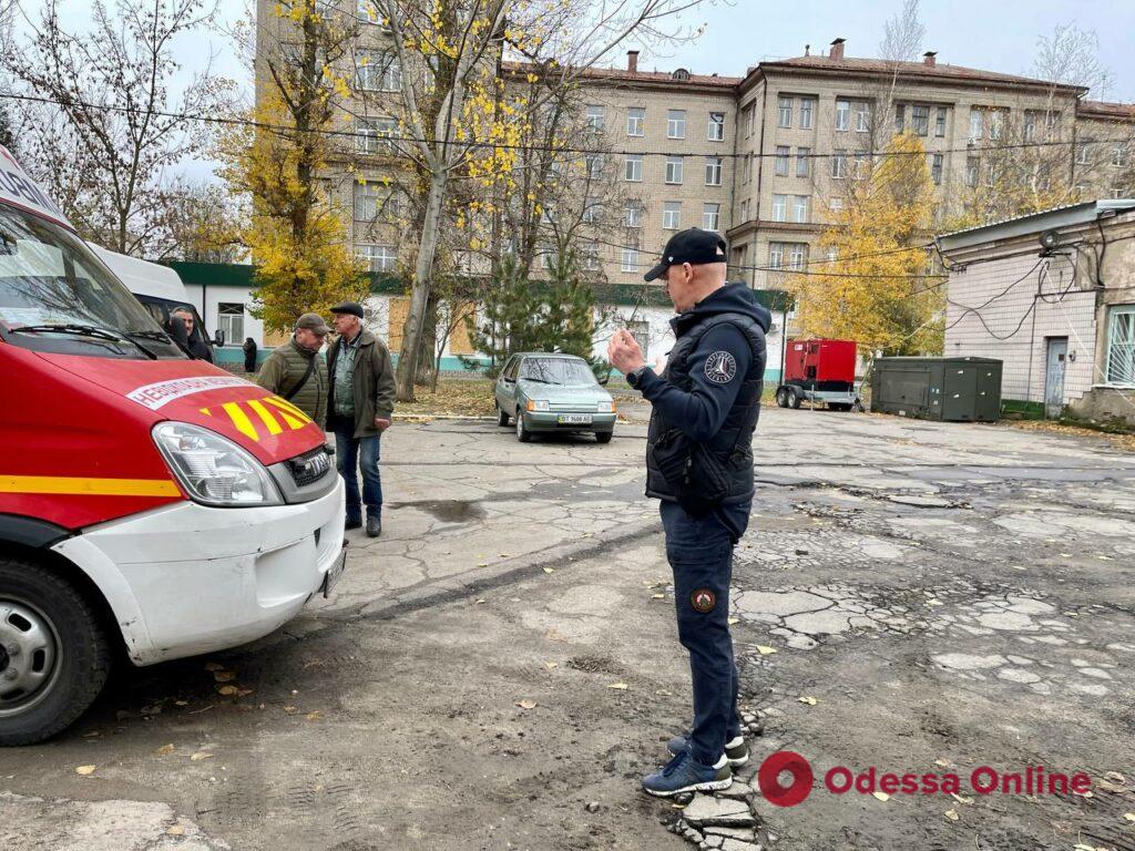 Одещина передала Херсону продуктові набори, ліки, “швидку” та пожежно-рятувальний автомобіль (фото)