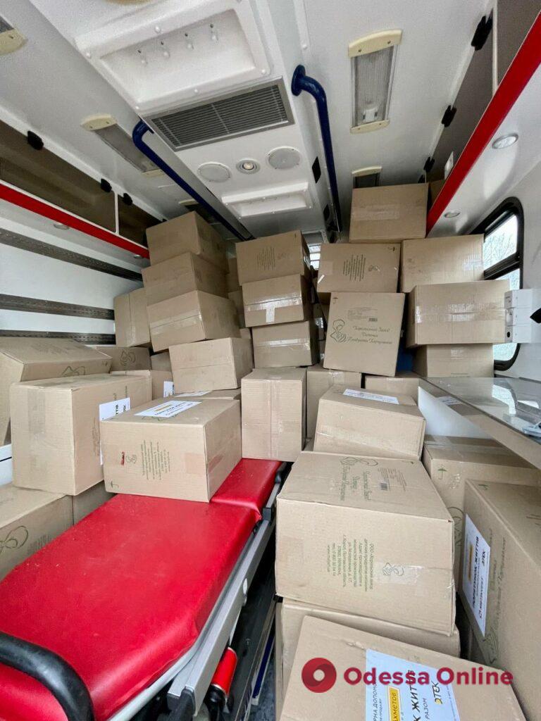 Одесская область передала Херсону продуктовые наборы, лекарства, скорую и пожарно-спасательный автомобиль (фото)