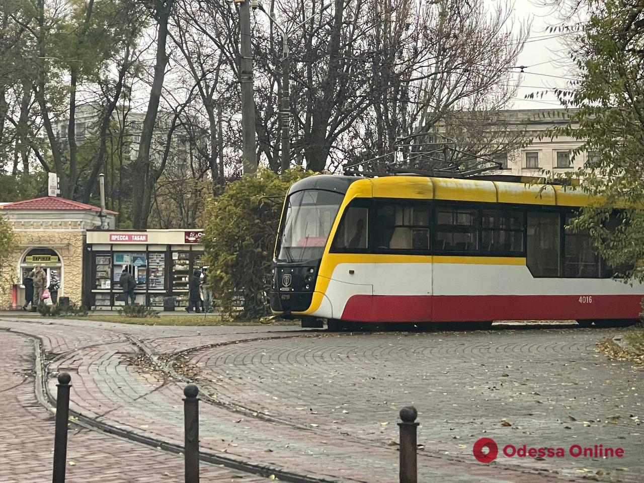 Міський електротранспорт в Одесі призупиняє свою роботу