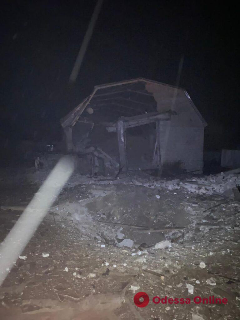 Оккупанты ночью ударили ракетами по пригороду Запорожья (фото)