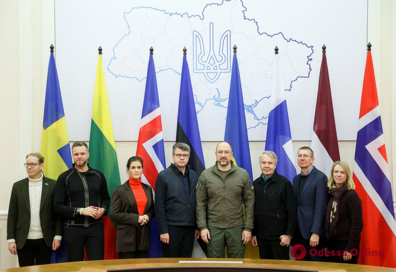 В Україну прибули очільники МЗС семи країн