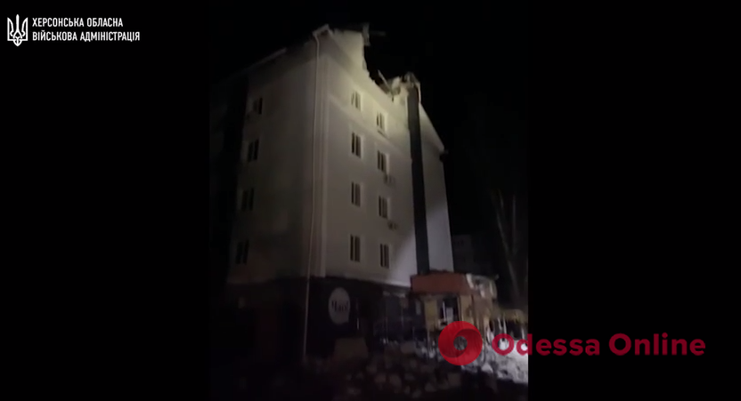 Россияне обстреляли жилой район Херсона — есть убитые и раненые