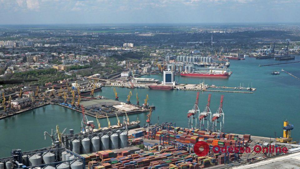 Одесский порт возобновил работу после обесточивания