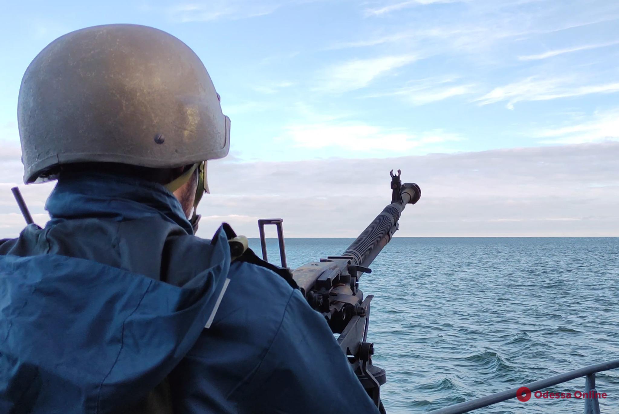В Николаевской области одесские морские пограничники уничтожили дрон-камикадзе, который пытался атаковать их катер