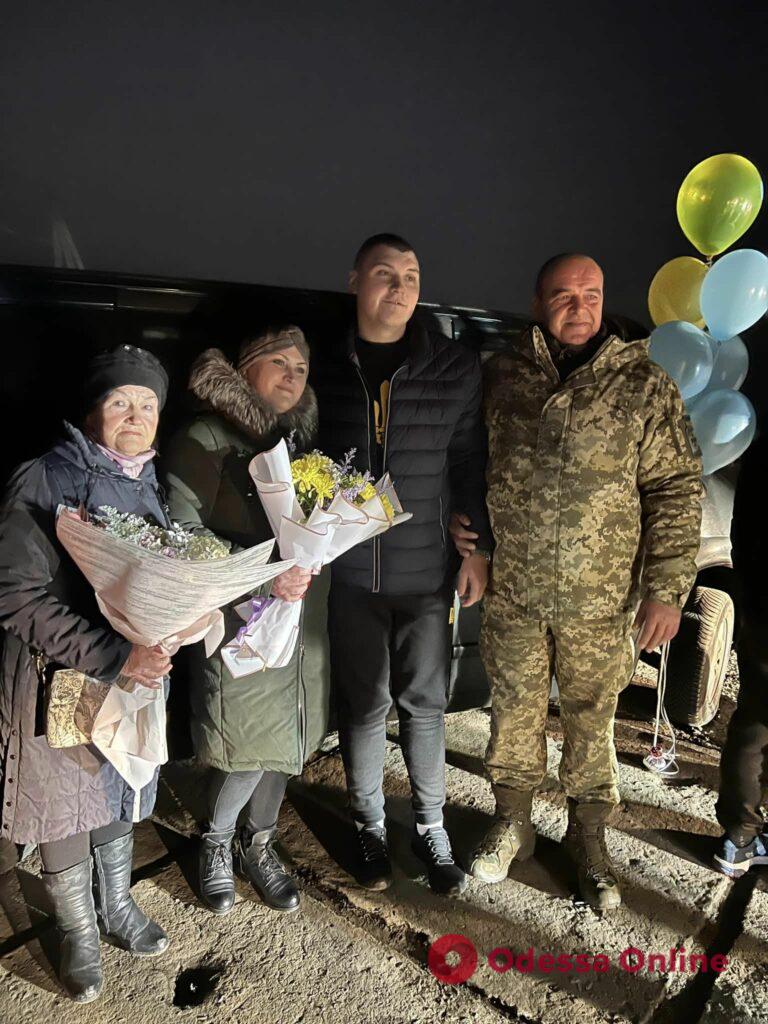 На Одещині зустріли захисників Зміїного, яких повернули з російського полону (фото)
