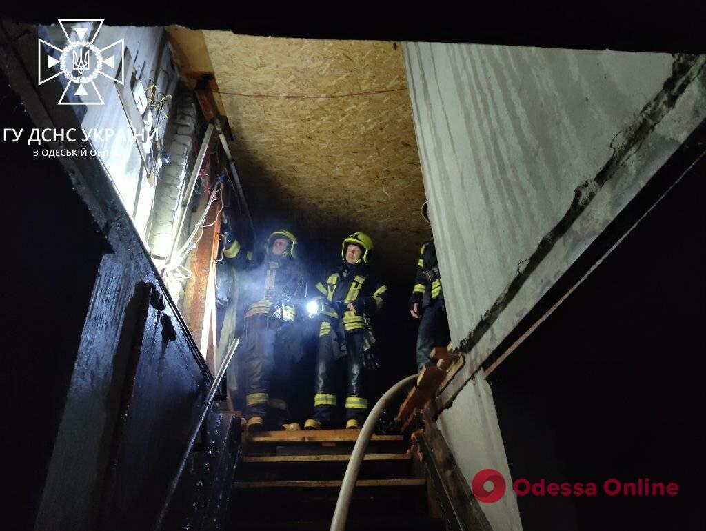 В Одессе горел частный жилой дом (фото, видео)