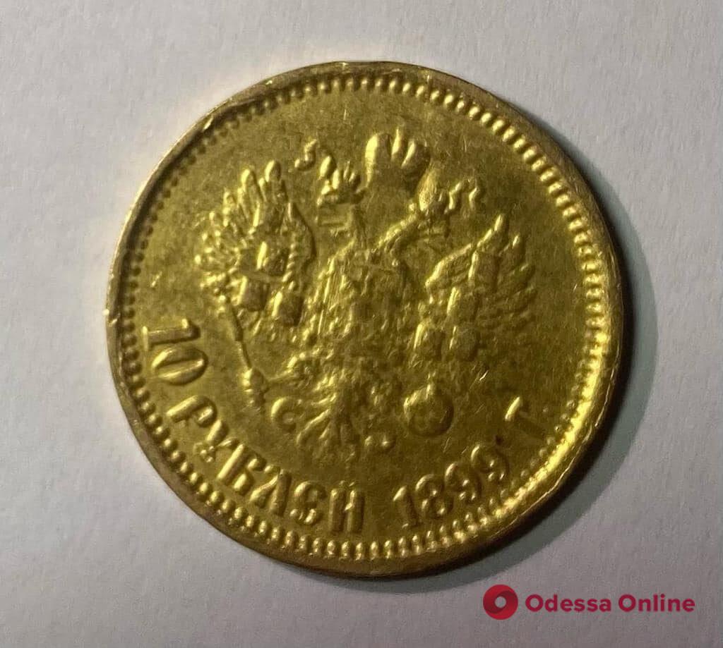 Одесские таможенники выявили старинные золотые монеты