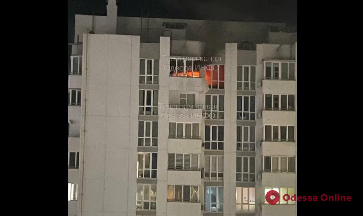 Одесса: в ЖК «Альтаир» горит квартира
