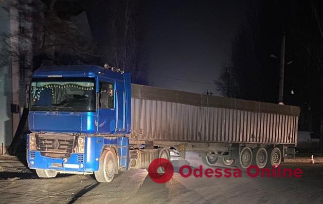 В Одессе водитель грузовика насмерть сбил мужчину