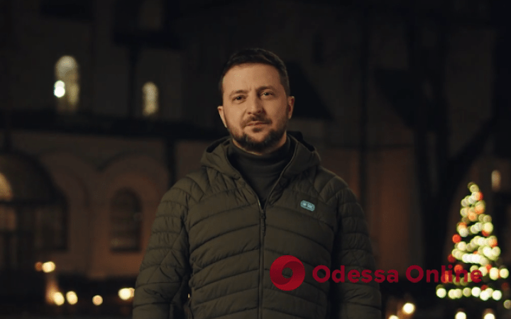 «Слёзы сменятся радостью»: Зеленский поздравил украинцев с Рождеством (видео)