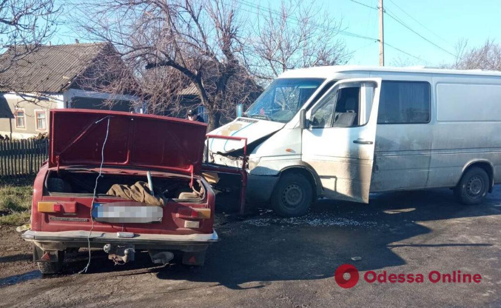В Одесской области легковушка столкнулась с микроавтобусом: двое пострадавших