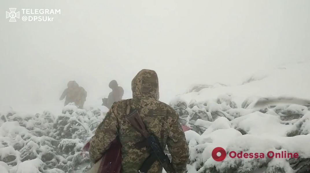 В горах Закарпатья обнаружили тела двоих украинцев, пропавших без вести (видео)