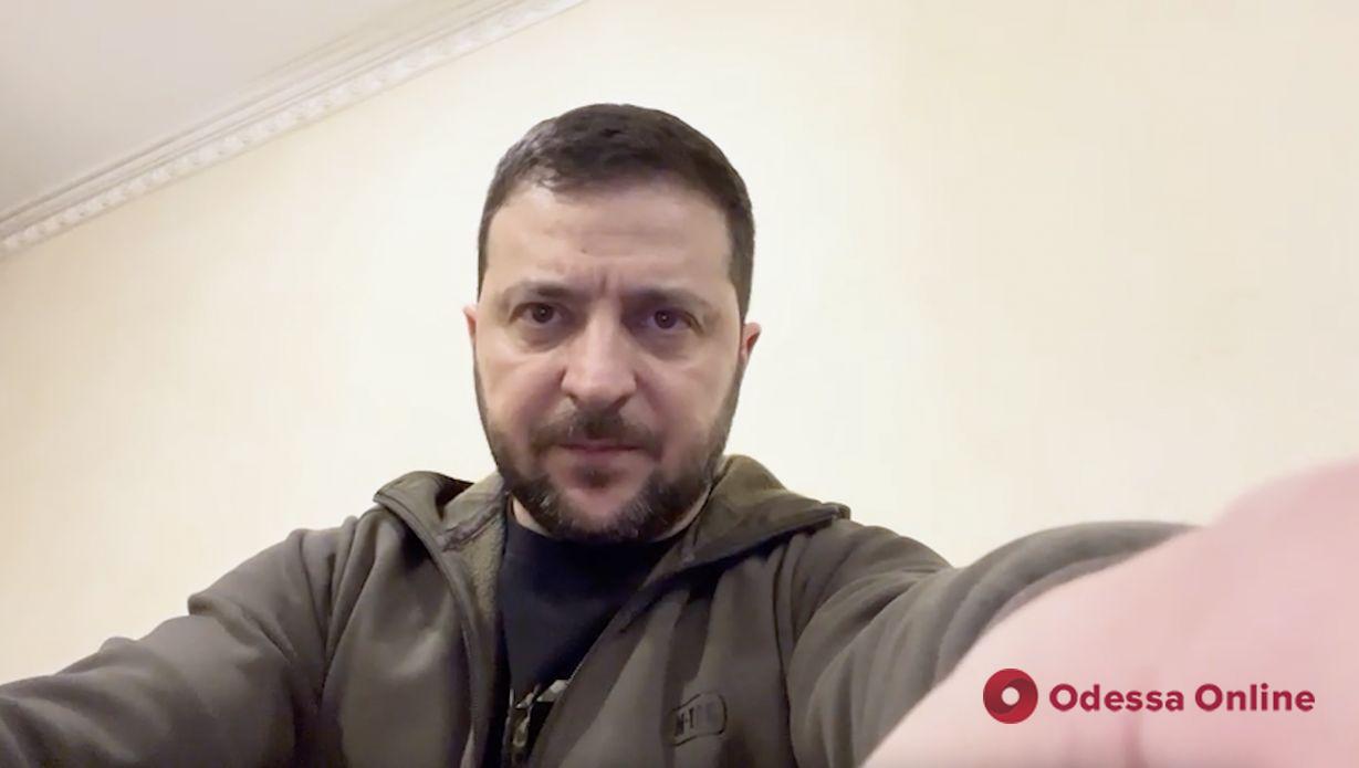 Зеленський прокоментував черговий масований обстріл України (відео)