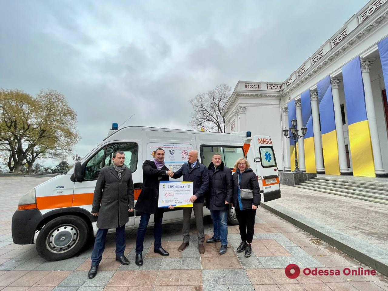 В Международный день волонтера Одессе передали реанимобиль