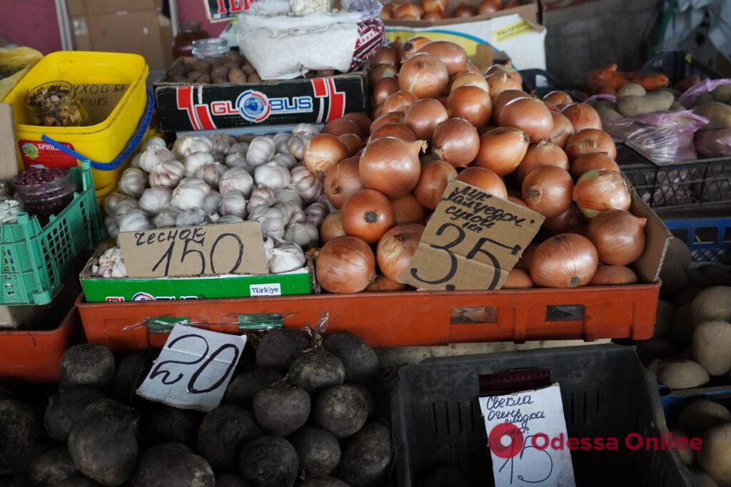 Картофель, хурма и свинина: субботние цены на одесском «Привозе»