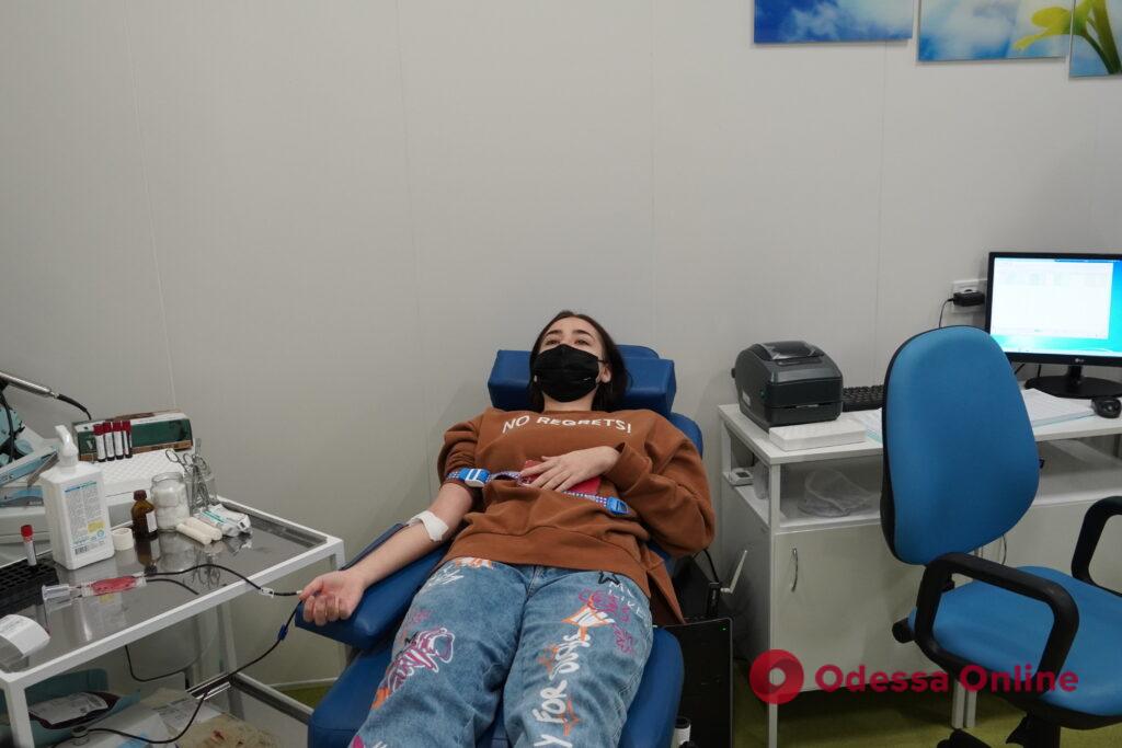 Наградили доноров и сдали кровь: в Одессе прошла акция, посвященная Международному дню волонтера (фото)